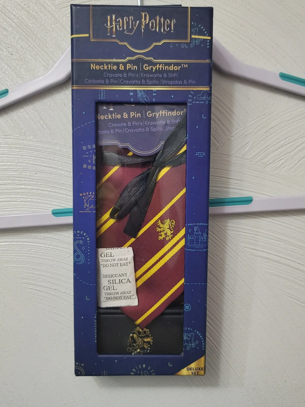 NWOT. Harry Potter Gryffindor Necktie & Pin Set - Maroon & Gold. Unopened